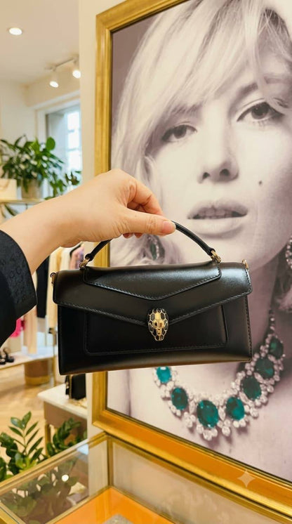 Bulgari 
AVAILABLE 

SIZE 19CM

WITH BOX 📦
105 dhs🇦🇪🇦🇪

HIGH QUALITY 😍

Zain331
♥️♥️♥️