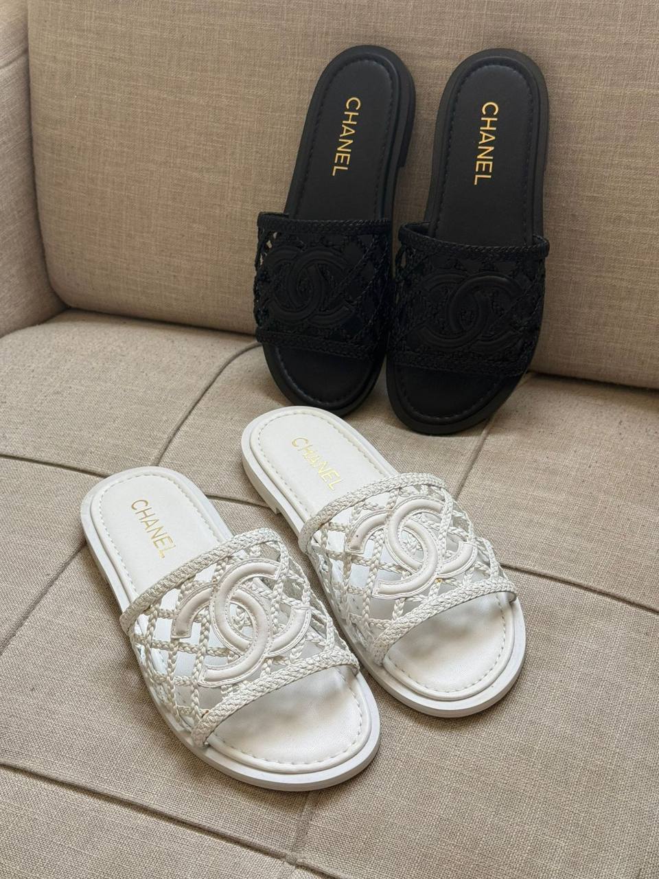 Chanel
✨ 𝐍𝐞𝐰 𝐂𝐨𝐥𝐥𝐞𝐜𝐭𝐢𝐨𝐧
✨ 𝐒𝐮𝐩𝐞𝐫 𝐌𝐚𝐬𝐭𝐞𝐫 𝐐𝐮𝐚𝐥𝐢𝐭𝐲
✨ 𝐀𝐯𝐚𝐢𝐥𝐚𝐛𝐥𝐞 𝐍𝐨𝐰
✨ 𝐒𝐢𝐳𝐞𝐬: 𝟑𝟔 — 𝟒𝟏
450 dhs✅

Zain298
♥️♥️♥️