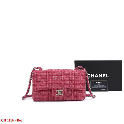Chanel
95 dhs✅

with box
🎁🎁🎁

size 21×6×11cm

Zain42
♥️♥️♥️