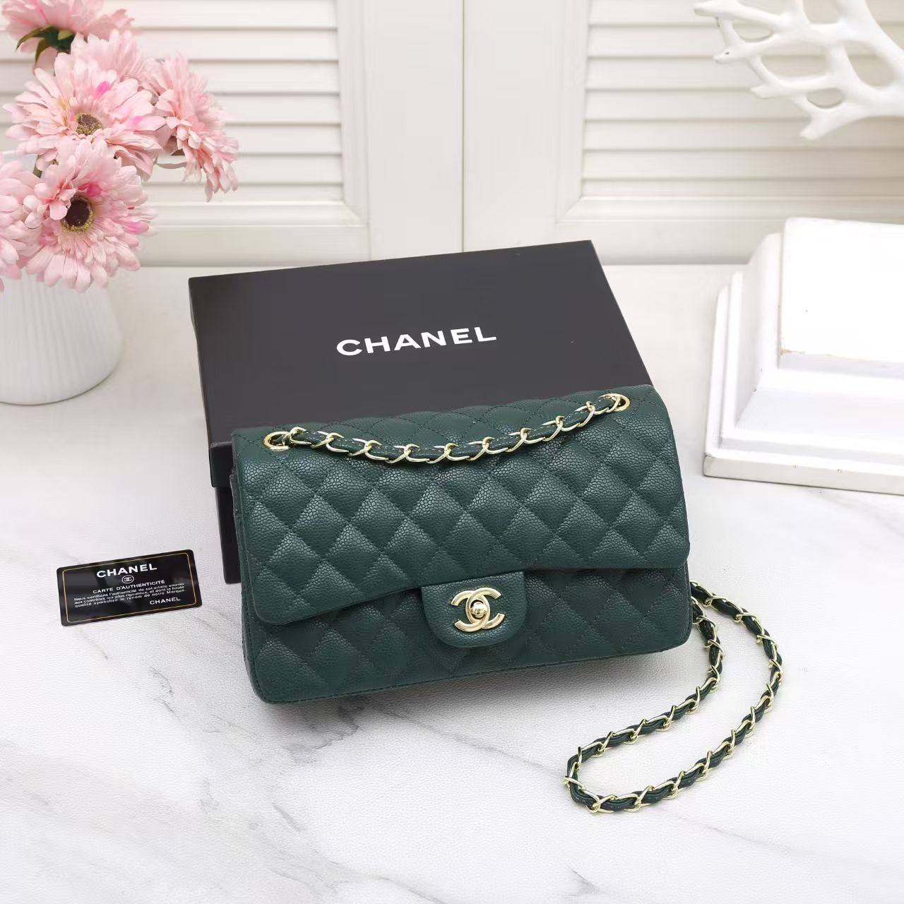 Chanel

with box
🎁🎁🎁

110 dhs✅
good quality

Zain143
♥️♥️♥️