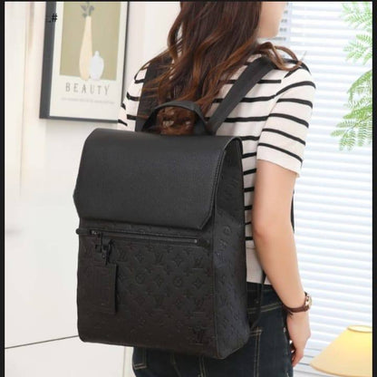 LV
140 dhs🇦🇪🇦🇪
size 30/40/14cm
High quality
Men's and women's outdoor backpacks

Zain26
♥️♥️♥️