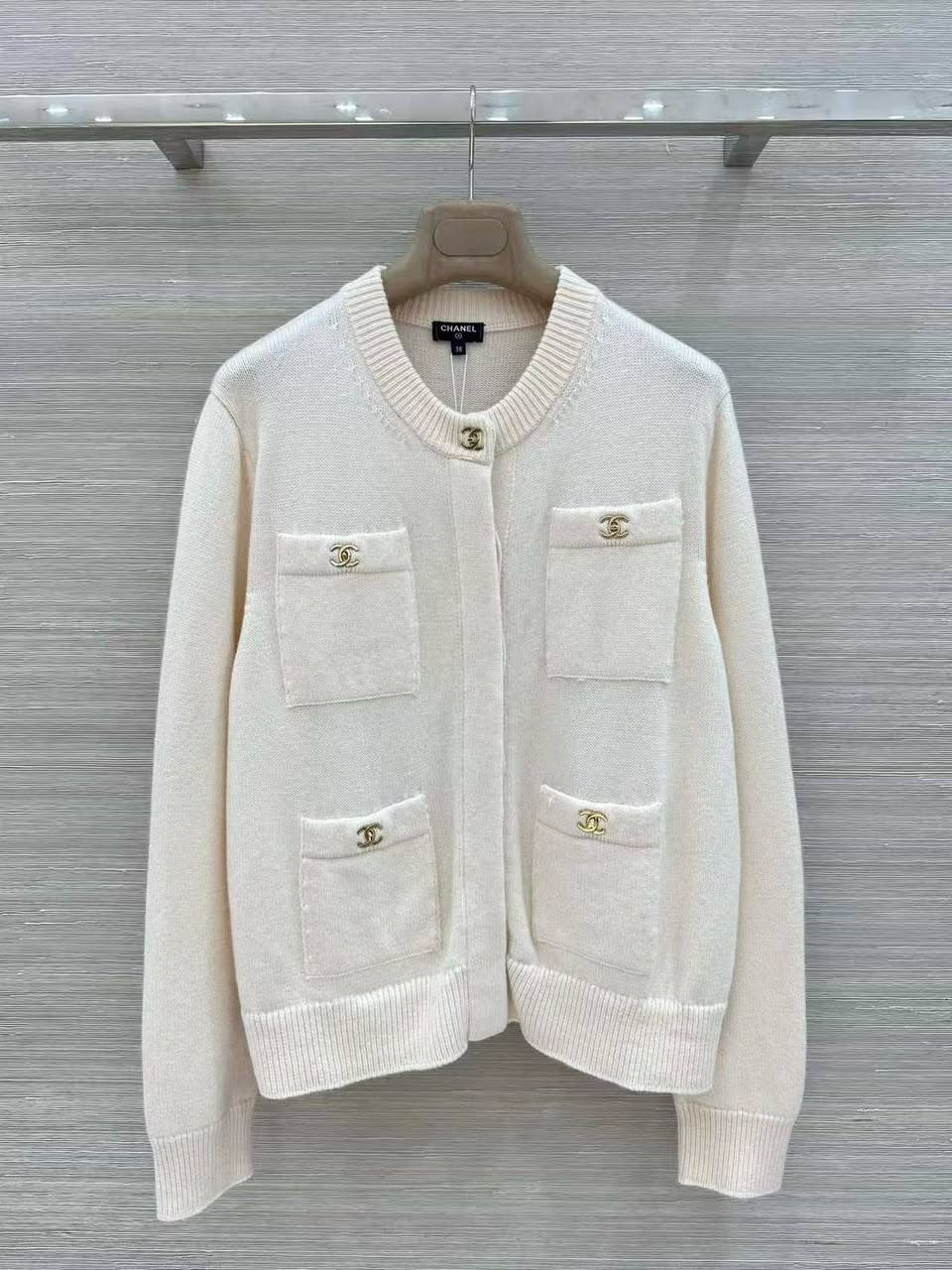 CHANEL NEW 

VIP QUALITY 

CASHMERE

Size : 36-38-40-42

600 dhs🇦🇪🇦🇪

Zain287
♥️♥️♥️