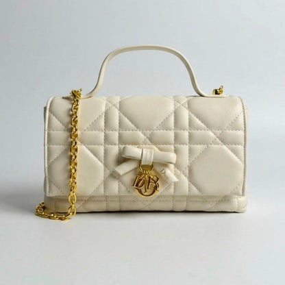 Dior
High quality 
With box 
120 dhs🇦🇪🇦🇪

Zain50
♥️♥️♥️
