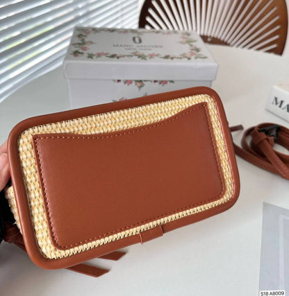 MARC JACOBS
  VERY GOOD QUALITY 
WITH BOX 
🎁🎁🎁

95 dhs✅

Zain295
♥️♥️♥️