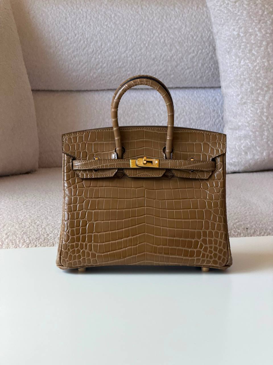 Hermes
Birkin croc 25cm💕master quality😍with box❤️
750 dhs✅

Zain52
♥️♥️♥️