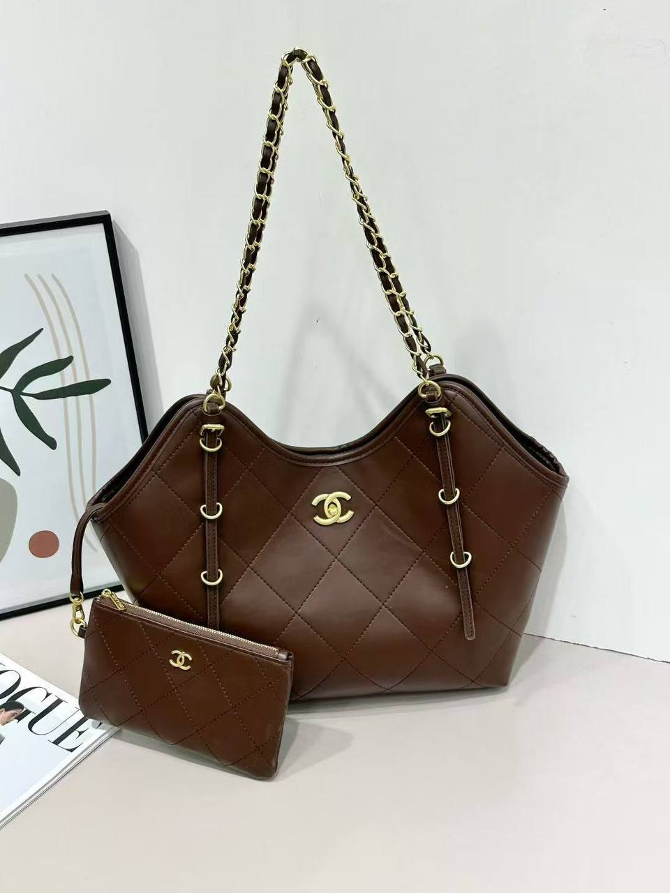 CHANEL 
SIZE  ………31CM🥰
100 dhs🇦🇪

Zain244
♥️♥️♥️