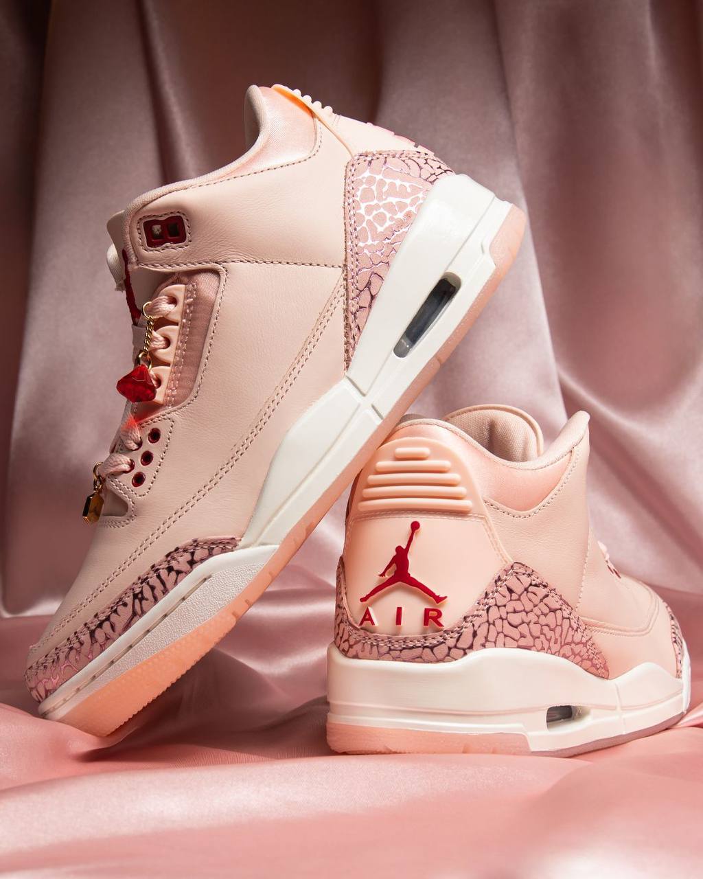 Air Jordan 3 Retro Valentine's Day "Treat Yourself" - Dusty Pink🌸
36-45 AVAILABLE 
250 dhs🪙💕

Zain242
♥️♥️♥️