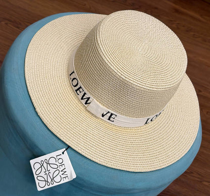 LOEWE HATS

240 dhs🇦🇪🇦🇪

Zain328
♥️♥️♥️