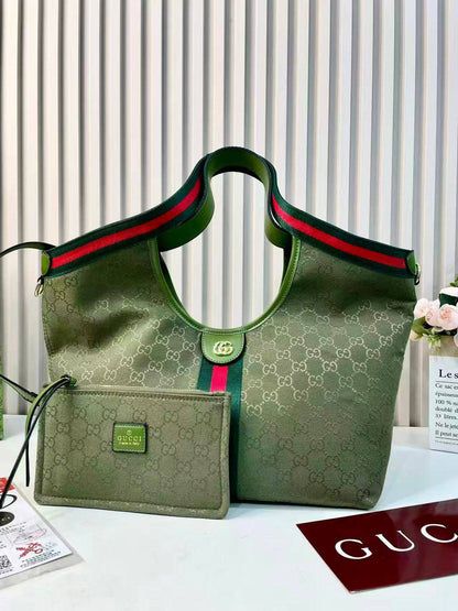 GUCCI 
NEW CAME GOOD QUALITY 
130 dhs👑

Zain39
♥️♥️♥️