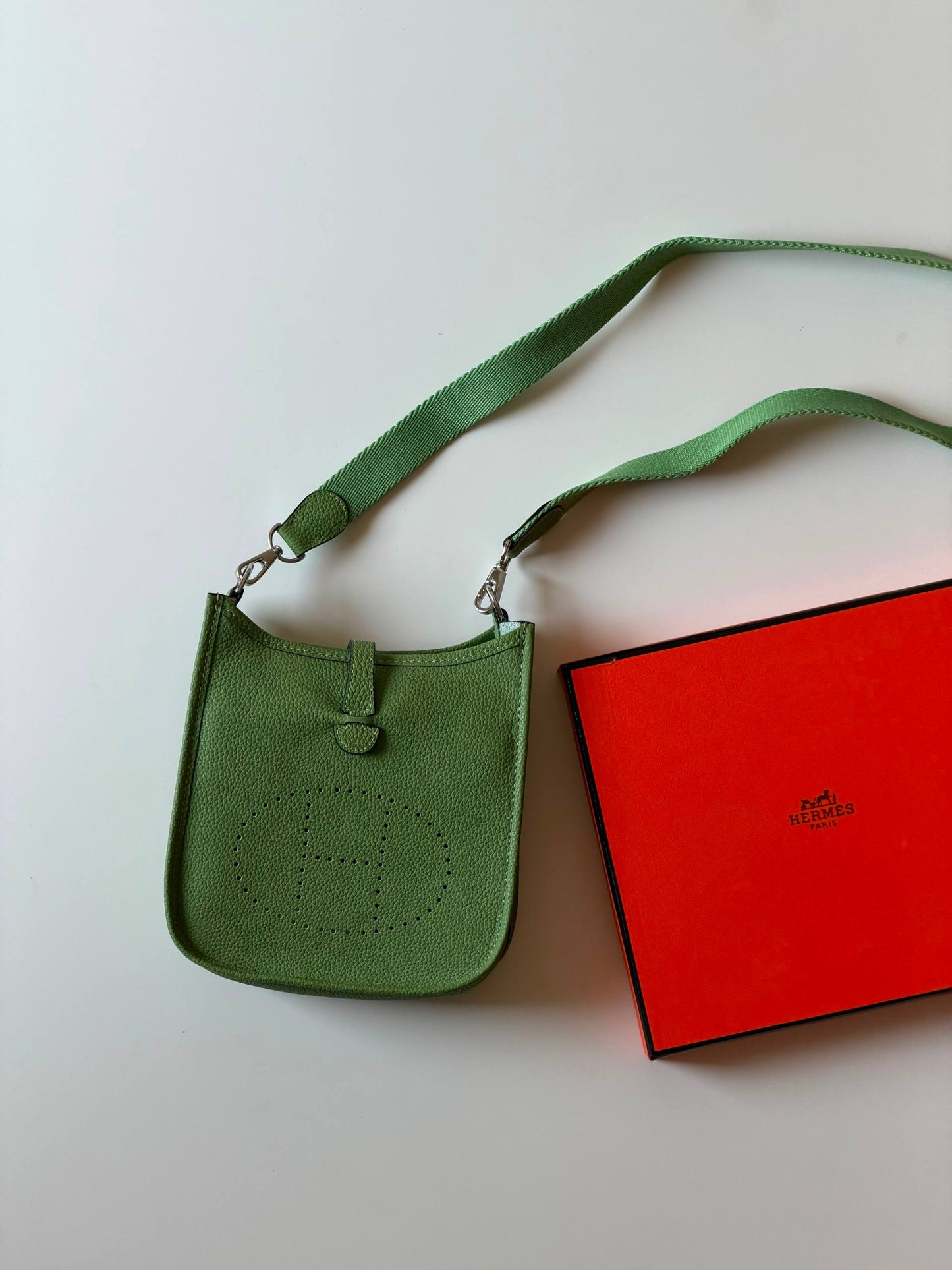 Hermes evelyne 16cm💥Master quality ✅with box 📦 
290 dhs🇦🇪🇦🇪

Zain52
♥️♥️♥️