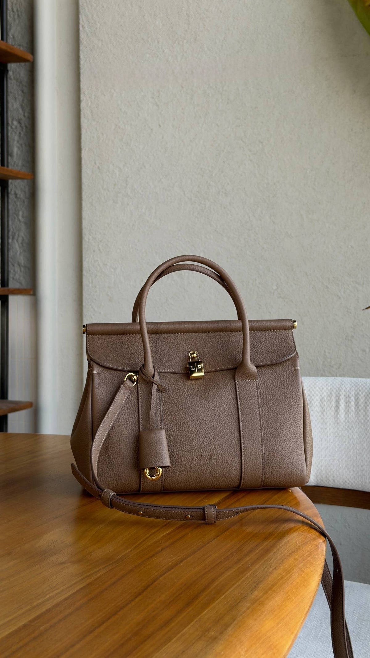 New collection ⚜️
LORO PIANA 🤎
VIP quality 💎
Loom bag L25 ✨
Size : 25 cm
For Price 👇 WhatsApp✅
0568585901 
0507557372
0552275751 Owner Zain 👌

Zain336
♥️♥️♥️