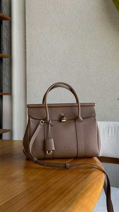 New collection ⚜️
LORO PIANA 🤎
VIP quality 💎
Loom bag L25 ✨
Size : 25 cm
For Price 👇 WhatsApp✅
0568585901 
0507557372
0552275751 Owner Zain 👌

Zain336
♥️♥️♥️