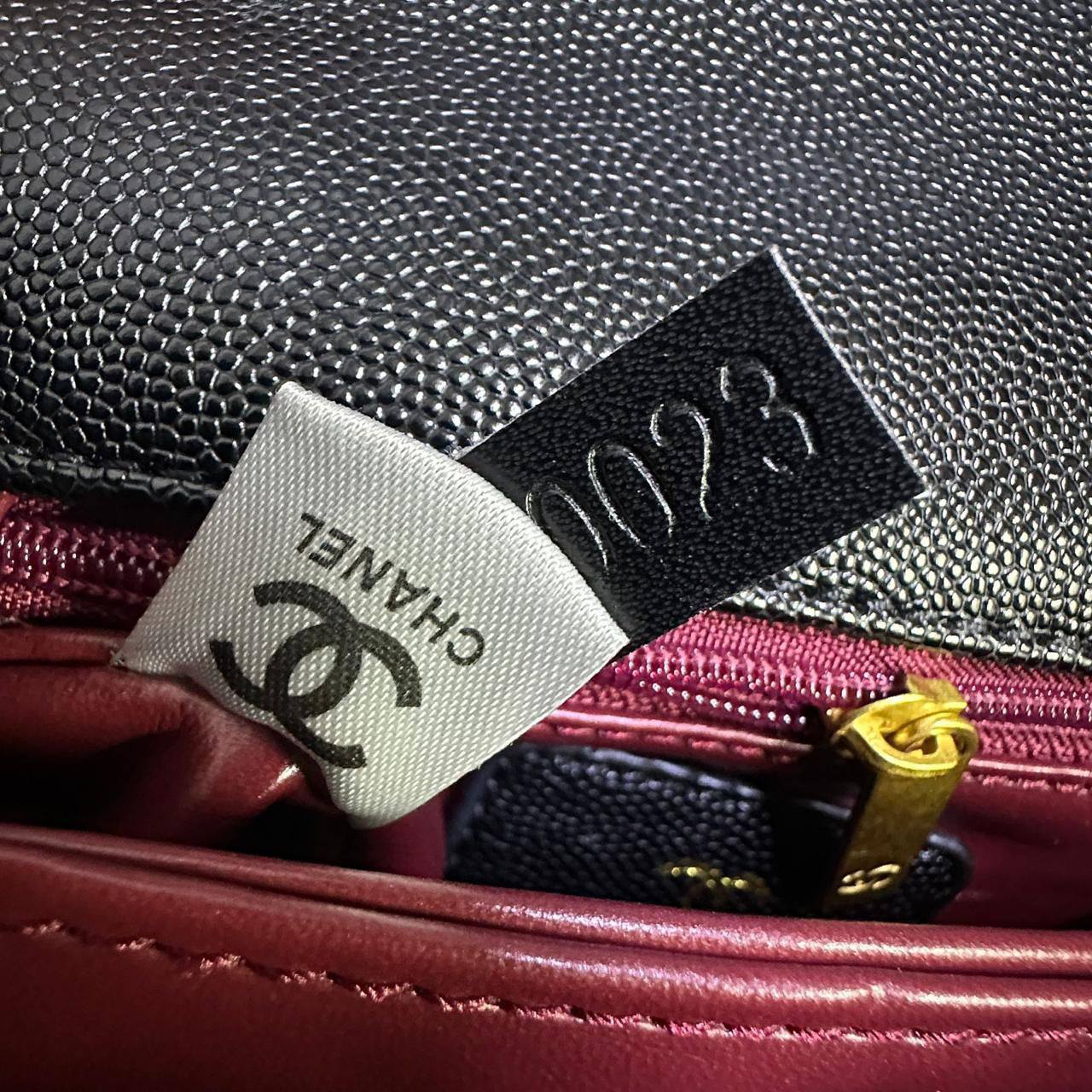 CHANEL
 NEW CAME GOOD QUALITY 
WITH MAGNETS BOX 🎁

110 dhs❣️

Zain279
♥️♥️♥️
