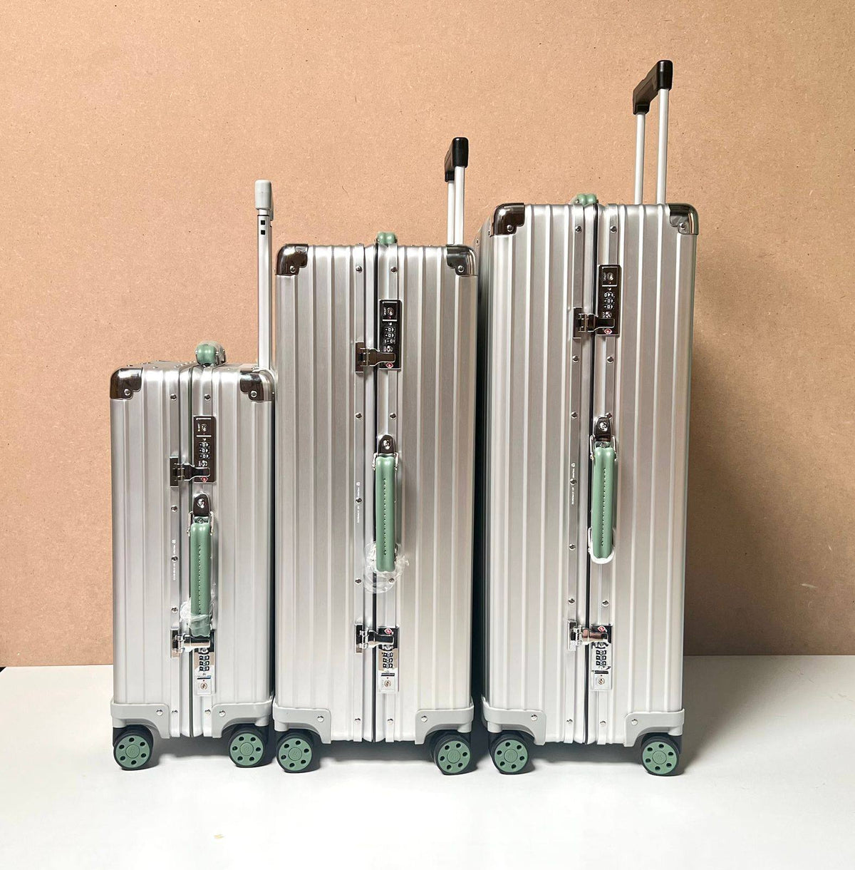 Dior Rimowa
Master💓💓
10kg。800 dhs✅✅
20kg。950 dhs✅✅
30kg。1150 dhs✅✅

Zain341
♥️♥️♥️