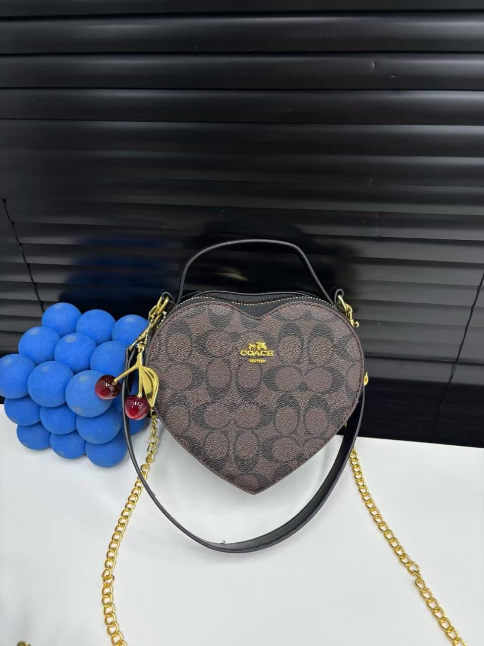 Coach
70 dhs✅

Zain232
♥️♥️♥️