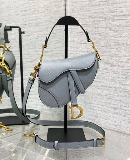 DIOR 
 SMALL SIZE 

GOOD QUALITY

 WITH BOX 
🎁🎁🎁

105 dhs✅

Zain295
♥️♥️♥️