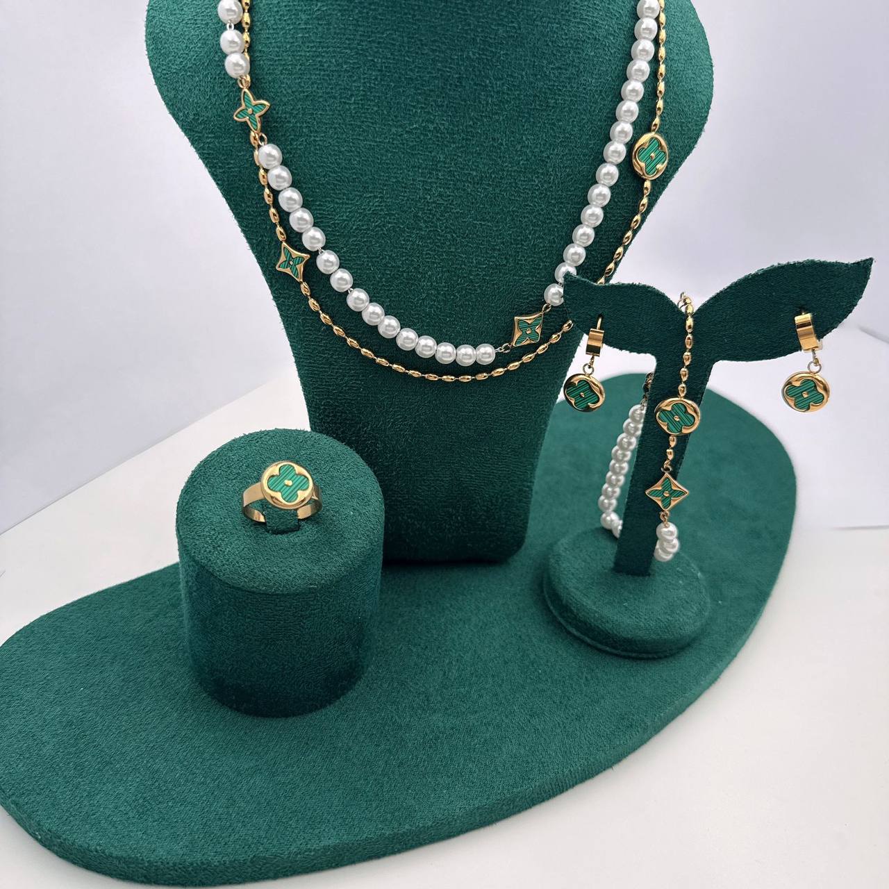one Set Accessories
50 dhs🇦🇪

Zain45
♥️♥️♥️