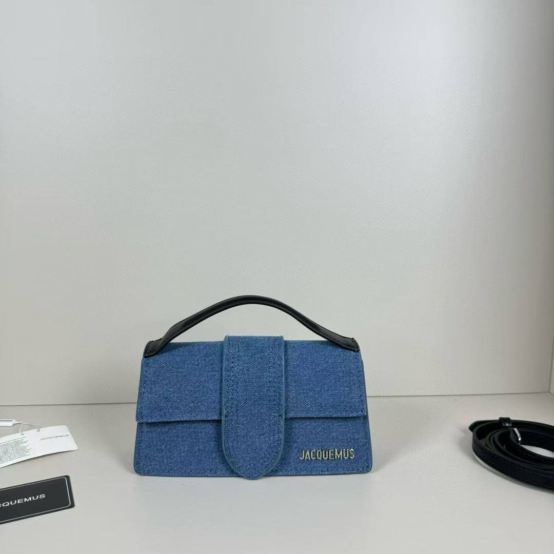 JACQUEMUS

Best quality 

with box

115 dhs🇦🇪🇦🇪

size 24CM

Zain290
♥️♥️♥️