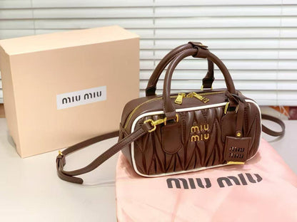 MIU MIU 
GOOD QUALITY 

WITH BOX  
🎁🎁🎁

90 dhs✅

Zain295
♥️♥️♥️