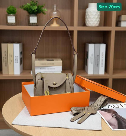 Hermes

Best quality

With box’s

105 dhs🇦🇪🇦🇪

size 20cm

Zain158
♥️♥️♥️