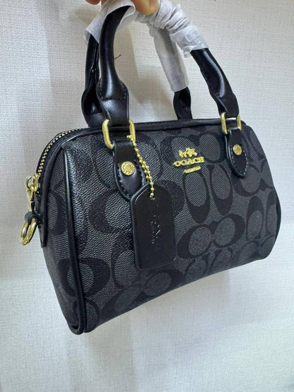 🎉 Offer 🎊  Coach Rowan
High quality +🎁
Size : 19 * 13 cm
60 dhs🪙🌨️

with box 🎁

Zain115
♥️♥️♥️