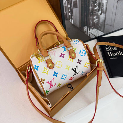 LV
80 dhs✅
size 17×10×12cm

with box
🎁🎁🎁

Zain42
♥️♥️♥️
