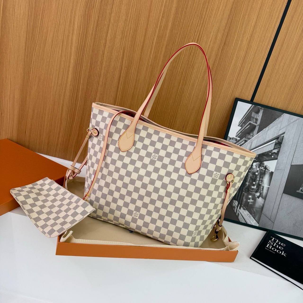 LV

90 dhs💓

43*33*29

with  box
🎁🎁🎁

Zain07
♥️♥️♥️