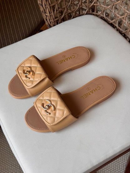 CHANEL 
✨ Collection
👠 36–41
💎 Premium Quality
🔥 Super Master
450 dhs🇦🇪🇦🇪

Zain198
♥️♥️♥️