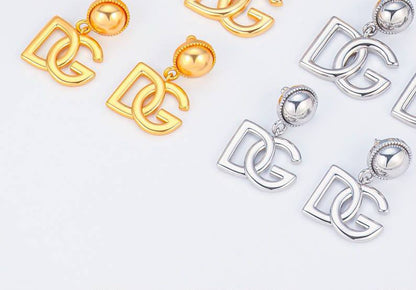 Dolce&Gabbana 
Earring 
Master quality 
With normal boxes 🗃️
60 dhs🇦🇪🇦🇪

Zain216
♥️♥️♥️