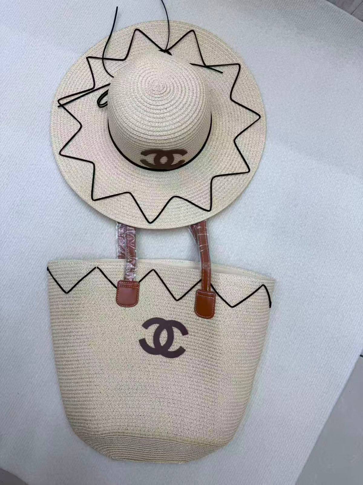 CHANEL
Hat and bag

90 dhs🇦🇪🇦🇪

Zain04
♥️♥️♥️
