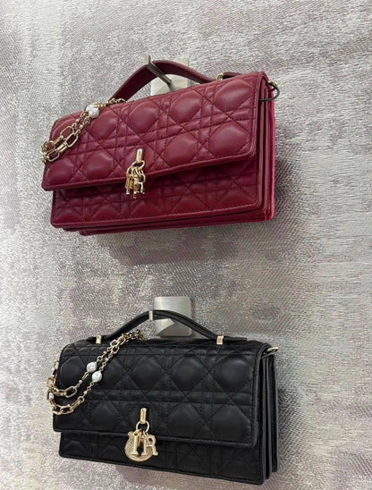 Dior
105 dhs🇦🇪🇦🇪
good-quality with box

Zain35
♥️♥️♥️
