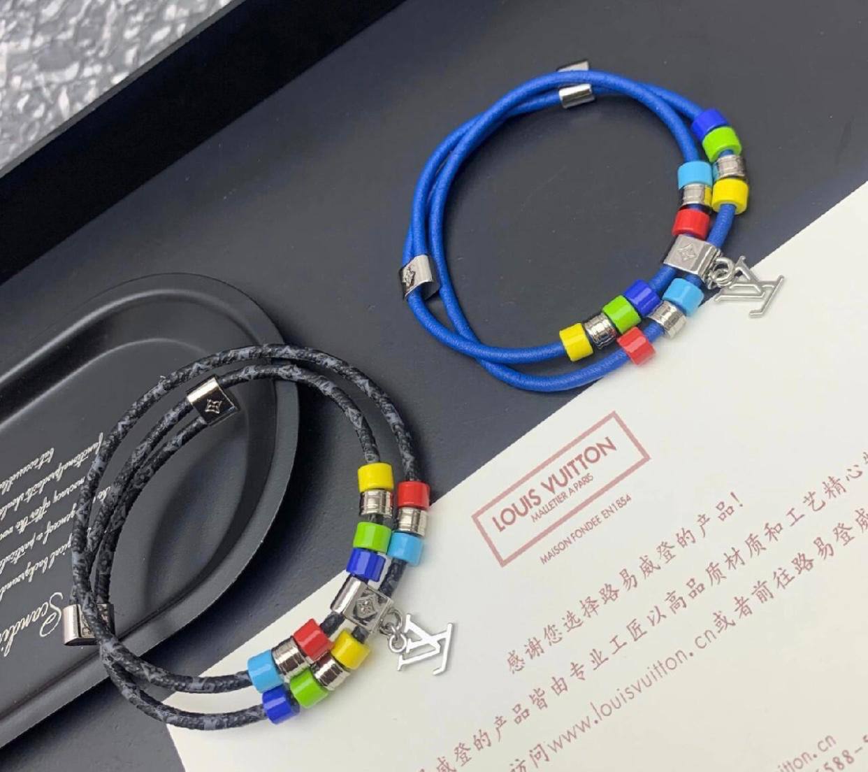 LV 
Master Bracelet 
90 dhs🪙🌨️

Zain32
♥️♥️♥️