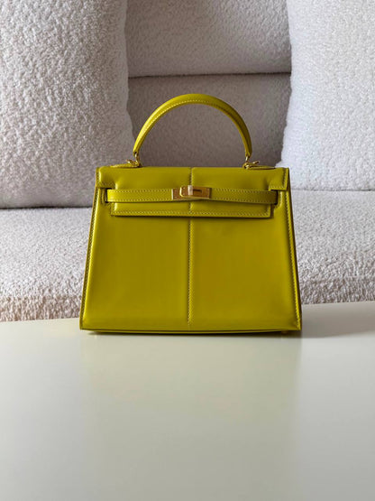 Hermes kelly 25cm💕master quality😍with box❤️offer😍
320 dhs💛

Zain52
♥️♥️♥️