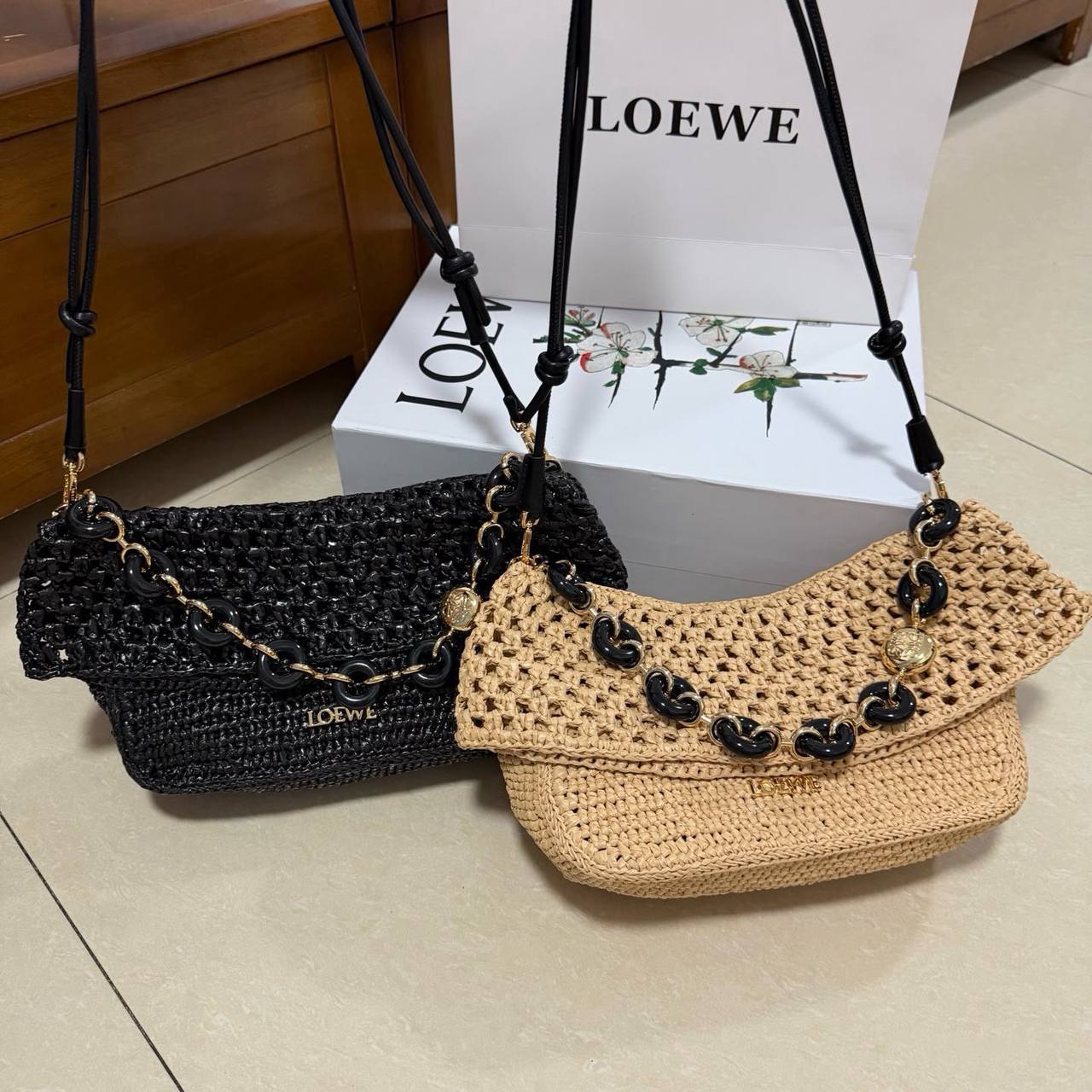 Loewe 
Master❣️❣️
340 dhs🇦🇪🇦🇪
#27cm❤️❤️🙋‍♂️

Zain228
♥️♥️♥️