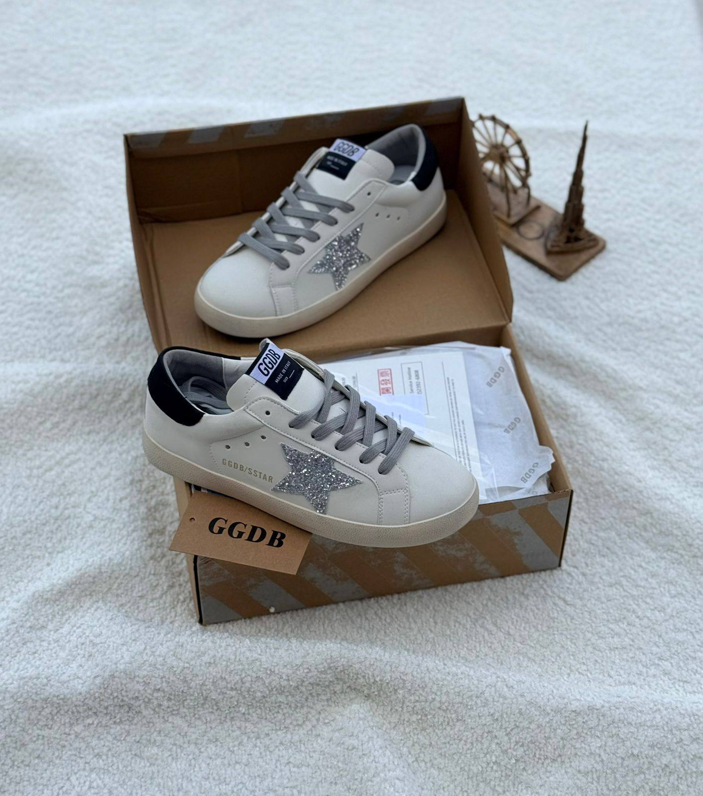New. Golden goose

   🧨 Size  .  36 to 41

130 dhs🌺

Zain80
♥️♥️♥️