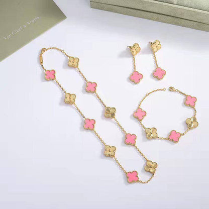 VCA
250 dhs🪙💕 SET 

Necklace Bracelet Earrings WITH Good Box And Paper Bag
🎁🎁🎁

Zain89
♥️♥️♥️