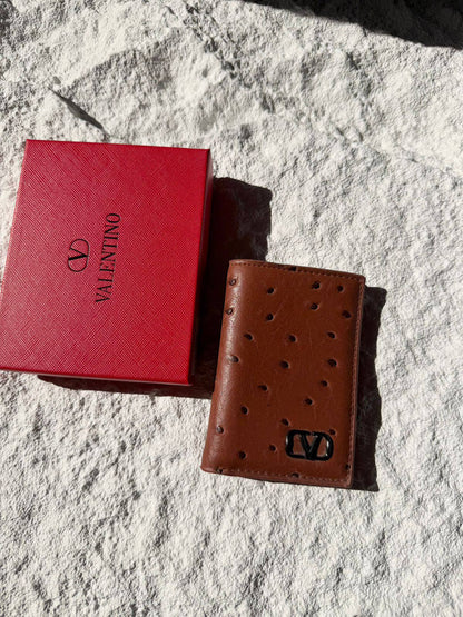 Valentino
Wallet 
60 dhs❣️

Zain33
♥️♥️♥️