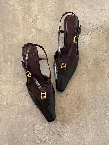 FENDI 
OFFER 😍
140 dhs✅
Size 36-41  

Zain88
♥️♥️♥️