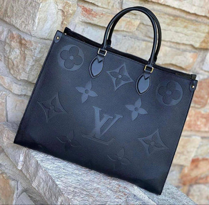 LV
Size 41cm
110 dhs✅

Zain70
♥️♥️♥️
