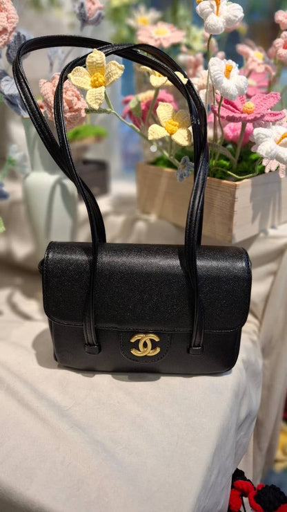 CHANEL 
21cm
105 dhs✅

Zain44
♥️♥️♥️