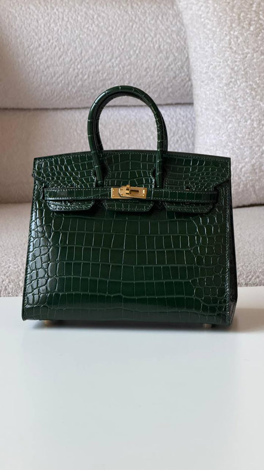Hermes
Birkin croc 25cm💕master quality😍with box❤️
750 dhs✅

Zain52
♥️♥️♥️