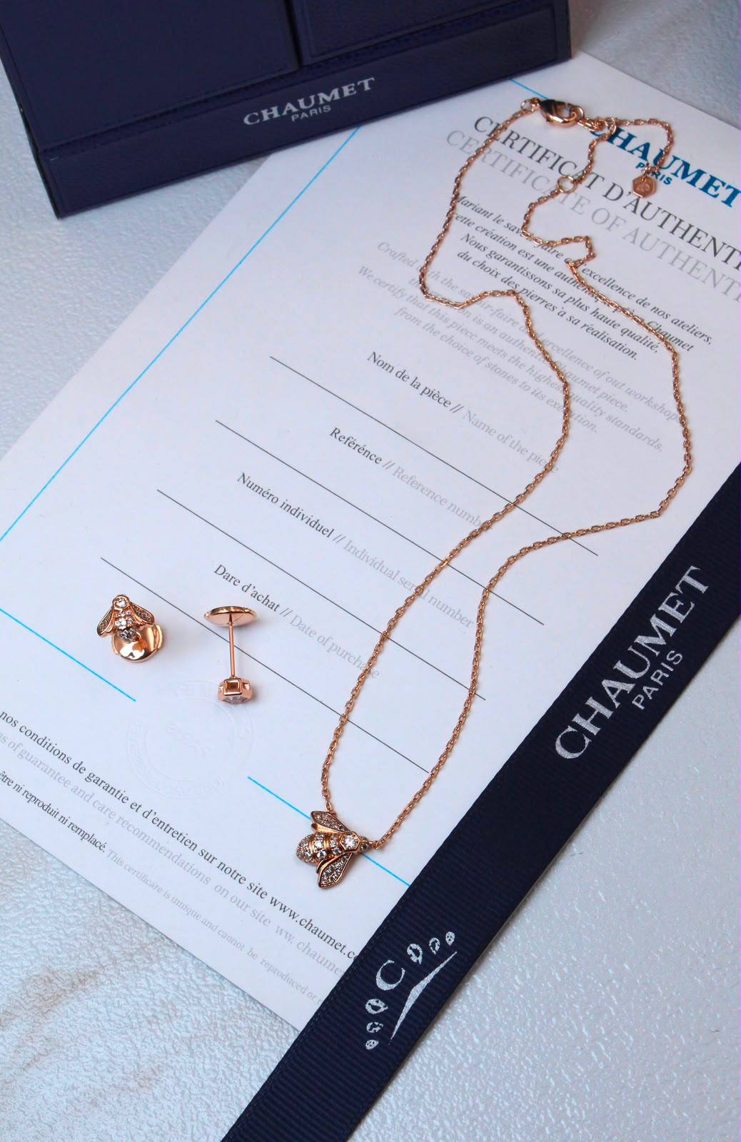 CHAUMET
* ⁠↗️ *Super Master Quality ®️
* BEE DE CHAUMET  Set
* ⁠PENDANT , EARINGS 
* ⁠BANGLE 
Champn Gold Color
Necklace 90 dhs✅
earings   90 dhs✅
Bangle 90 dhs✅
Full set 

*270 dhs✅* with *Normal* Box
*350 dhs✅* with *Orignal* Packaging

Zain209
♥️♥️♥️