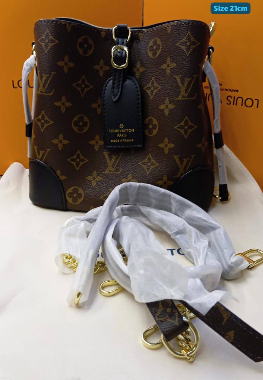 Gucci

Good quality 

with box 
105 dhs🇦🇪🇦🇪

Zain186
♥️♥️♥️