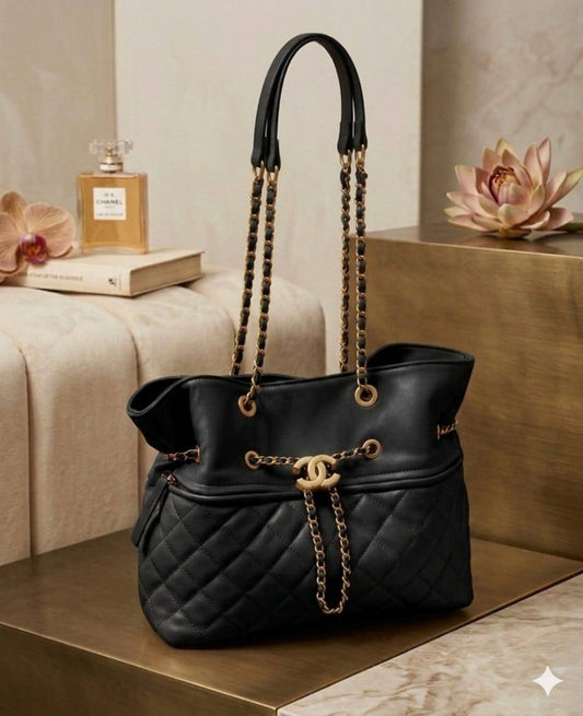 CHANEL ʙᴜᴄᴋᴇᴛ
sʜᴏᴜʟᴅᴇʀ ʙᴀɢ
ǫᴜɪʟᴛᴇᴅ ᴄᴀʟғsᴋɪɴ
ᴛᴡɪsᴛ  ᴄʜᴀɪɴ ᴘʀᴇss ʟᴏᴄᴋ
ɢᴏʟᴅ ʜᴀʀᴅᴡᴀʀᴇ
sɪᴢᴇ : 32 cm

75 dhs✅

Zain31
♥️♥️♥️