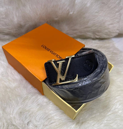 Belt for men
Wide：4.0cm
Size：115/120/125cm
With box 
30 dhs🇦🇪🇦🇪

Zain50
♥️♥️♥️
