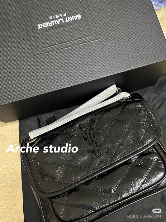 YSL Master
20cm 
280 dhs🪙🌨️

Zain10
♥️♥️♥️