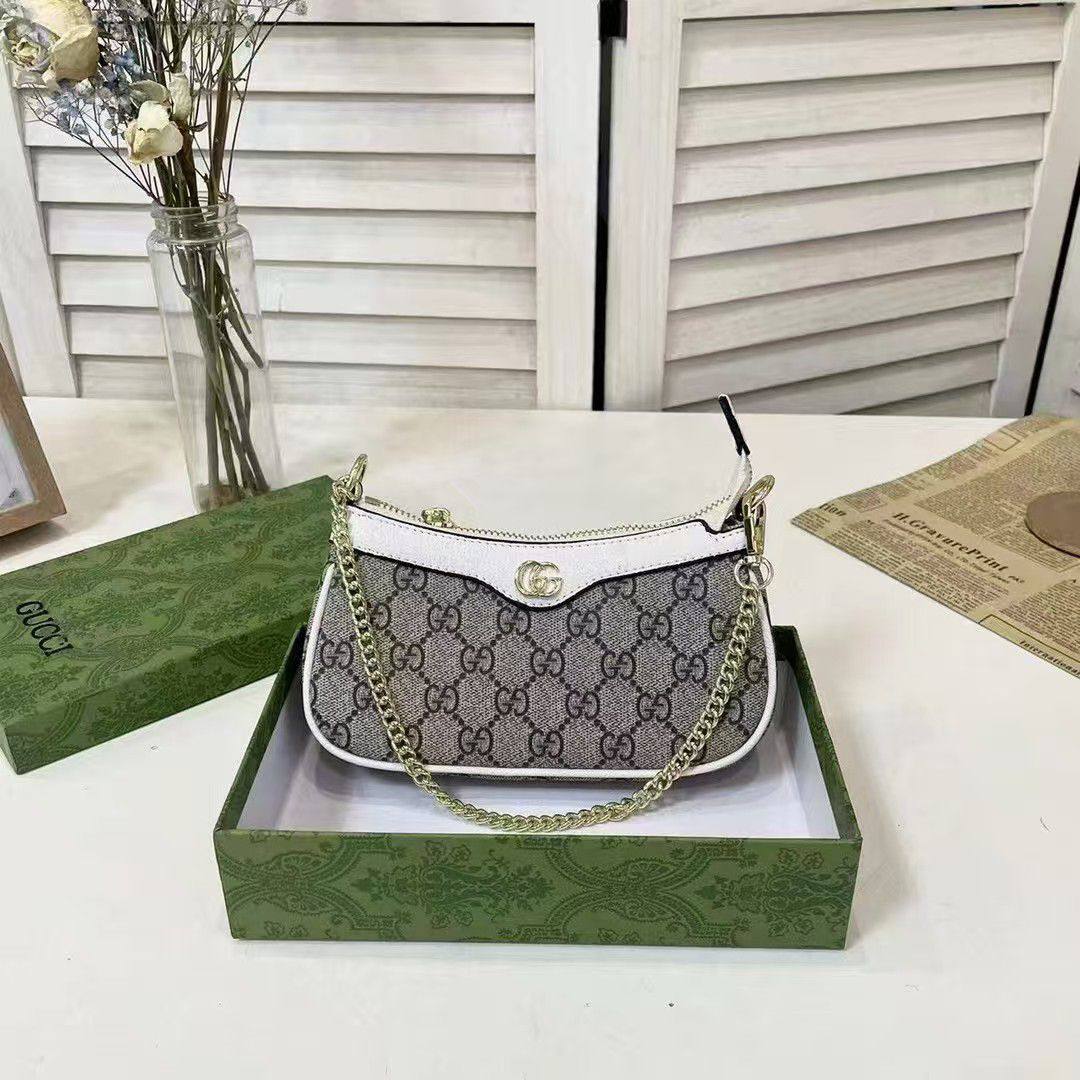 Gucci
90 dhs✅
Good  quality
Size: 19.5cm

with box
🎁🎁🎁

Zain74
♥️♥️♥️