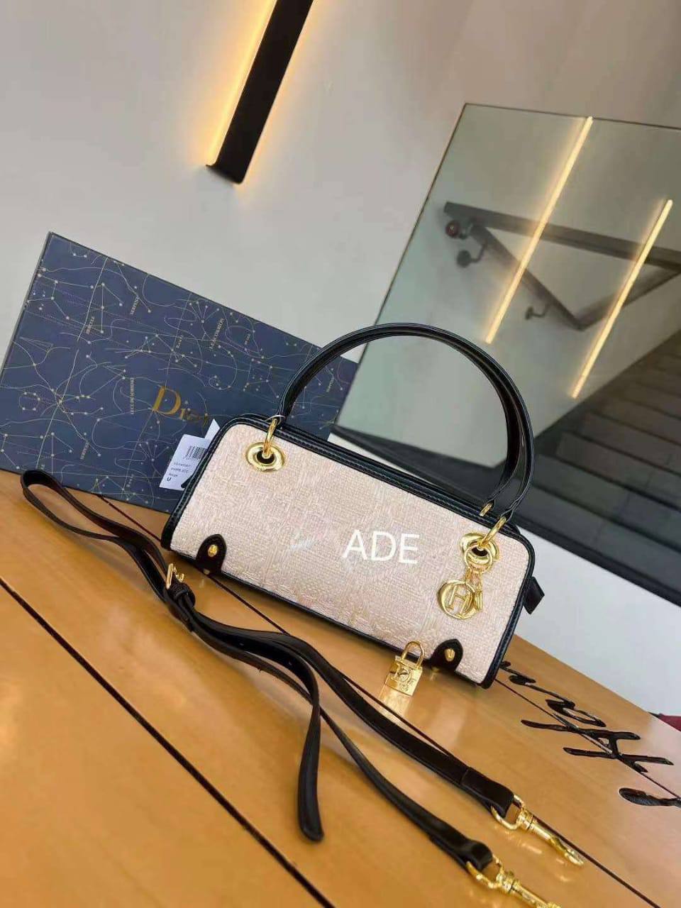 Dior

110 dhs✅

with box
🎁🎁🎁

Zain203
♥️♥️♥️