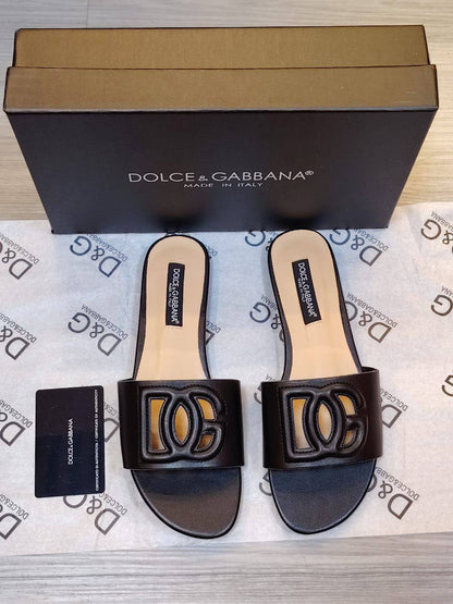 Dolce Gabbana New coming
D&g

Size 36 To 41
90 dhs🪙🌺

Zain120
♥️♥️♥️
