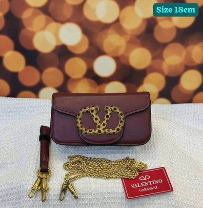Valentino
Best quality

With box’s
🎁🎁🎁

100 dhs❤️
size 18cm

Zain158
♥️♥️♥️